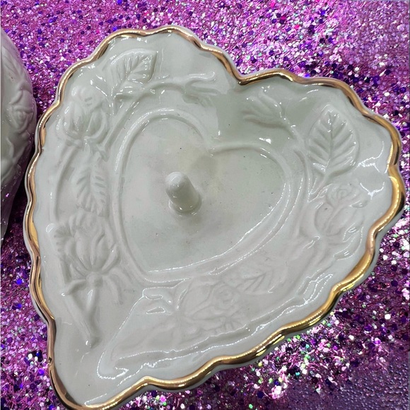 Porcelain Footed Heart Jewelry/Trinket Box & Ring/Trivet Holder - Picture 5 of 6